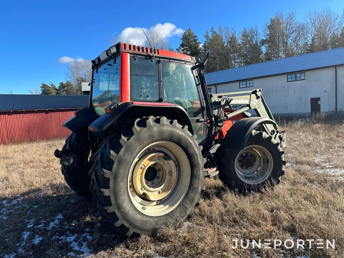 Valtra 6850 med lastare