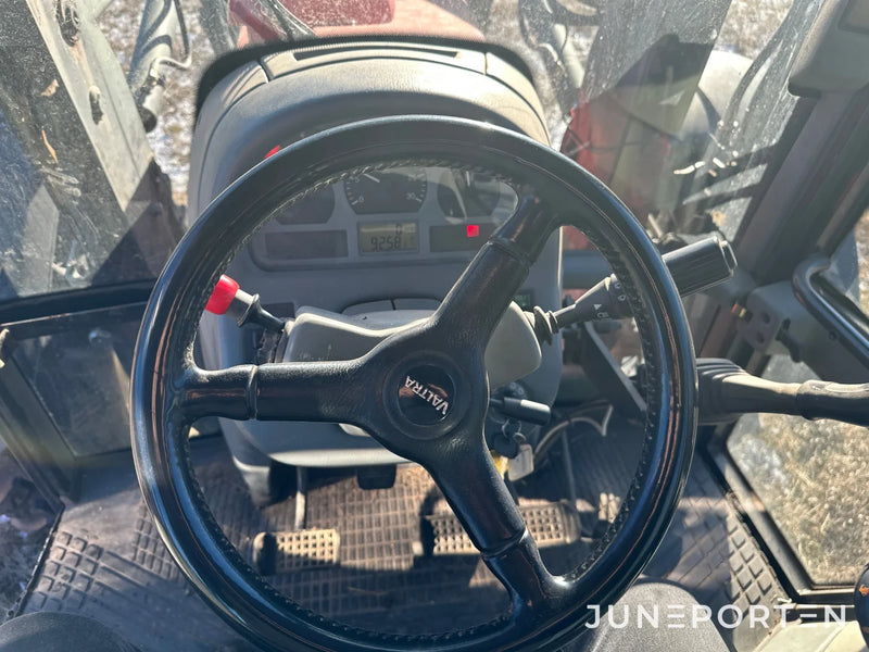 Valtra 6850 med lastare