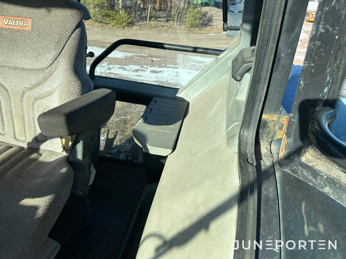 Valtra 6850 med lastare