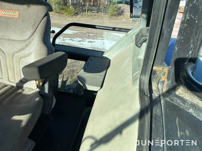 Valtra 6850 med lastare