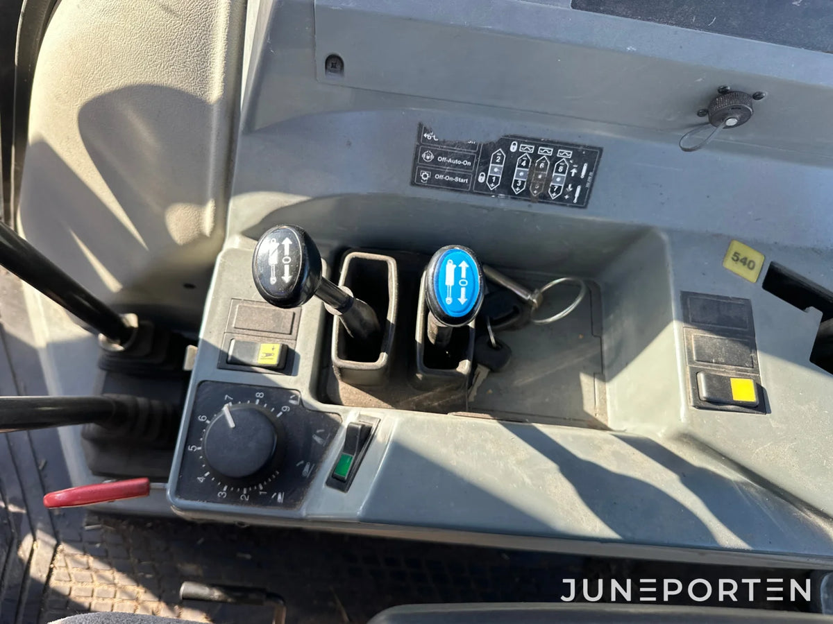 Valtra 6850 med lastare