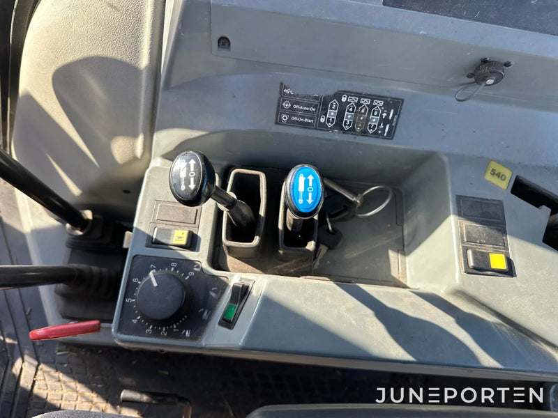 Valtra 6850 med lastare