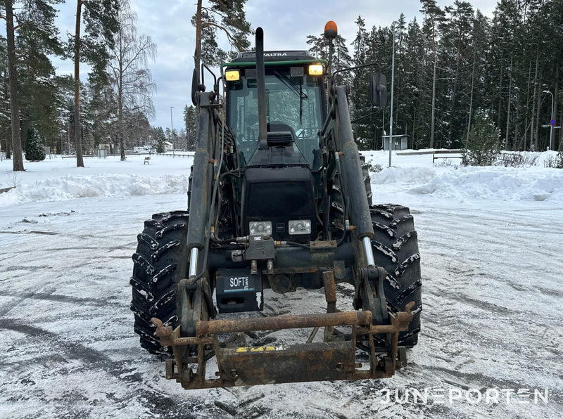 Valtra 900 med lastare
