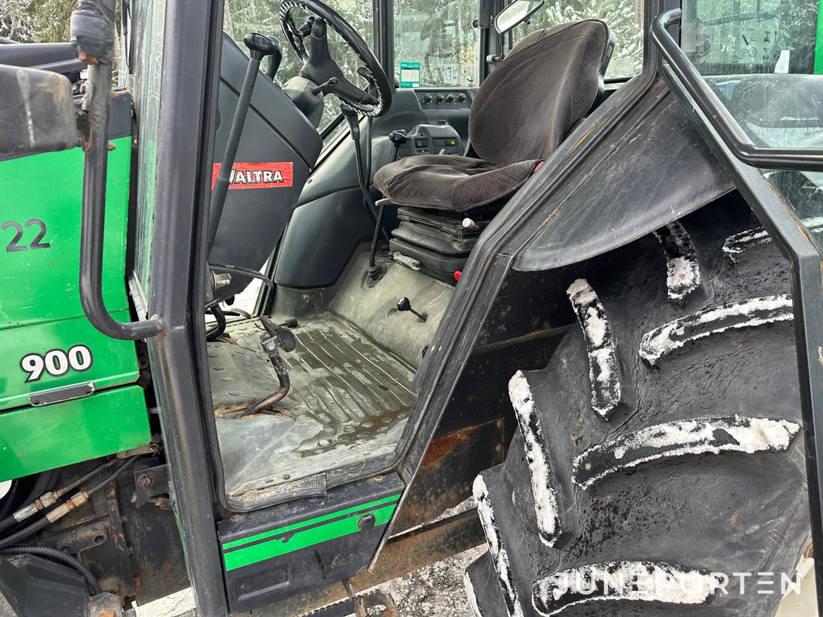 Valtra 900 med lastare