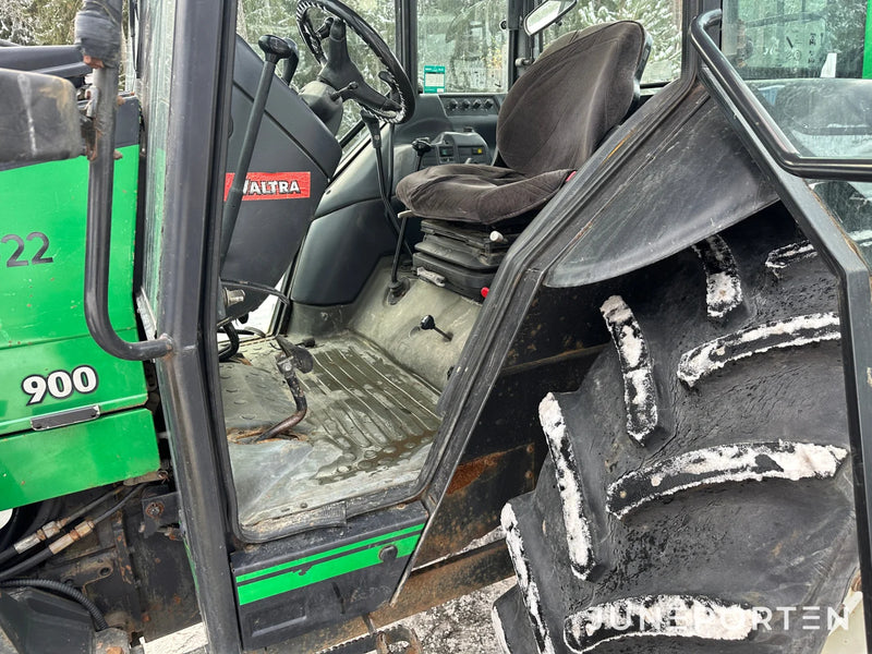 Valtra 900 med lastare