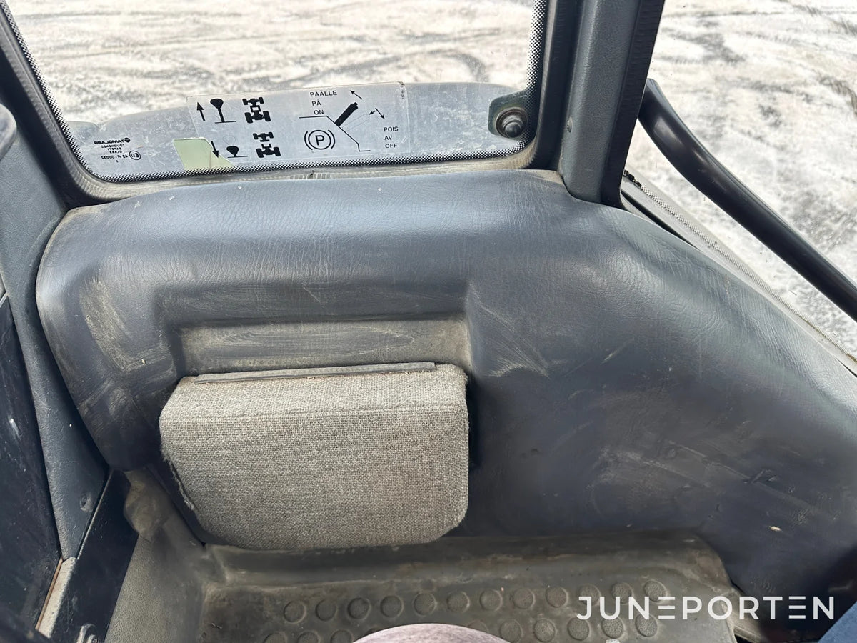 Valtra 900 med lastare