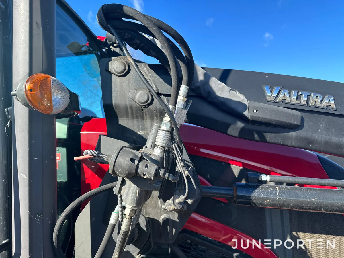 Valtra A 134 med lastare