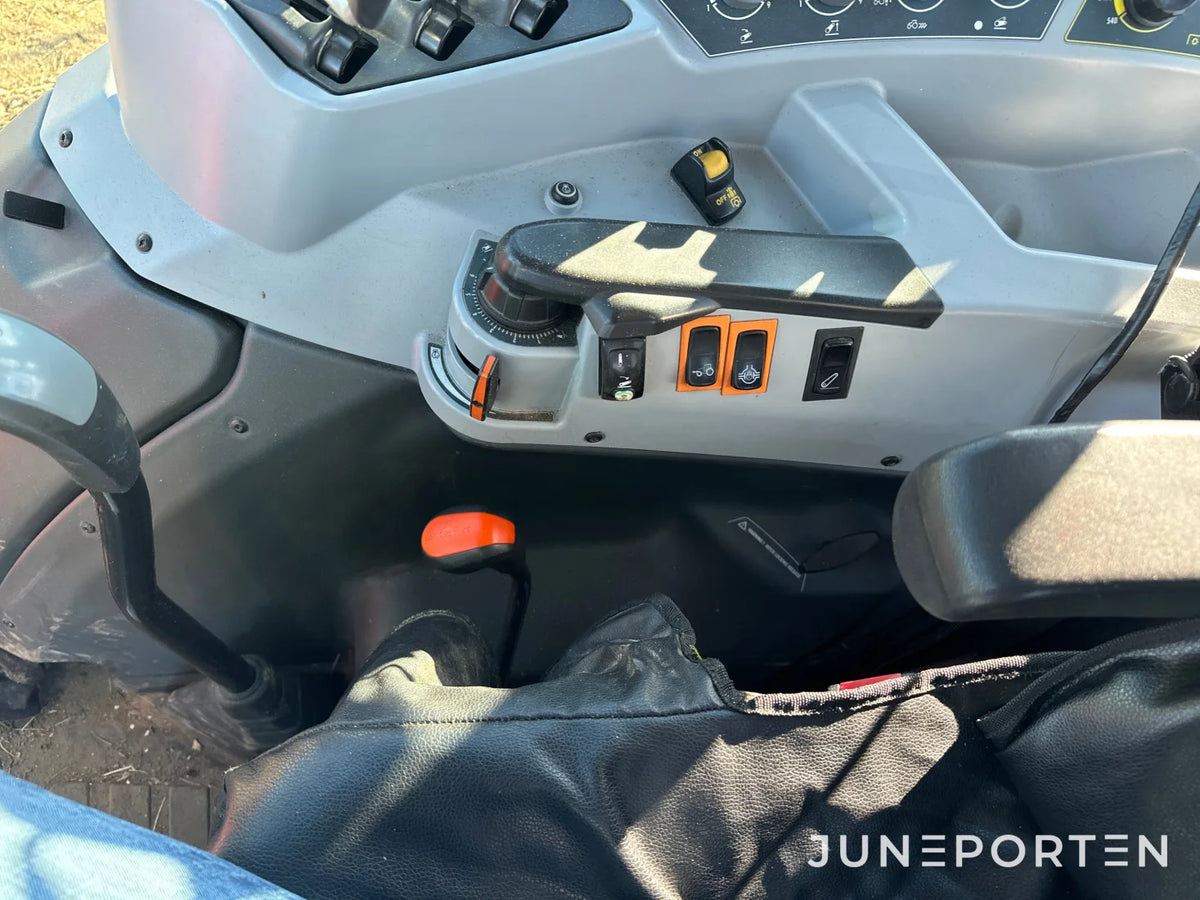 Valtra A 134 med lastare