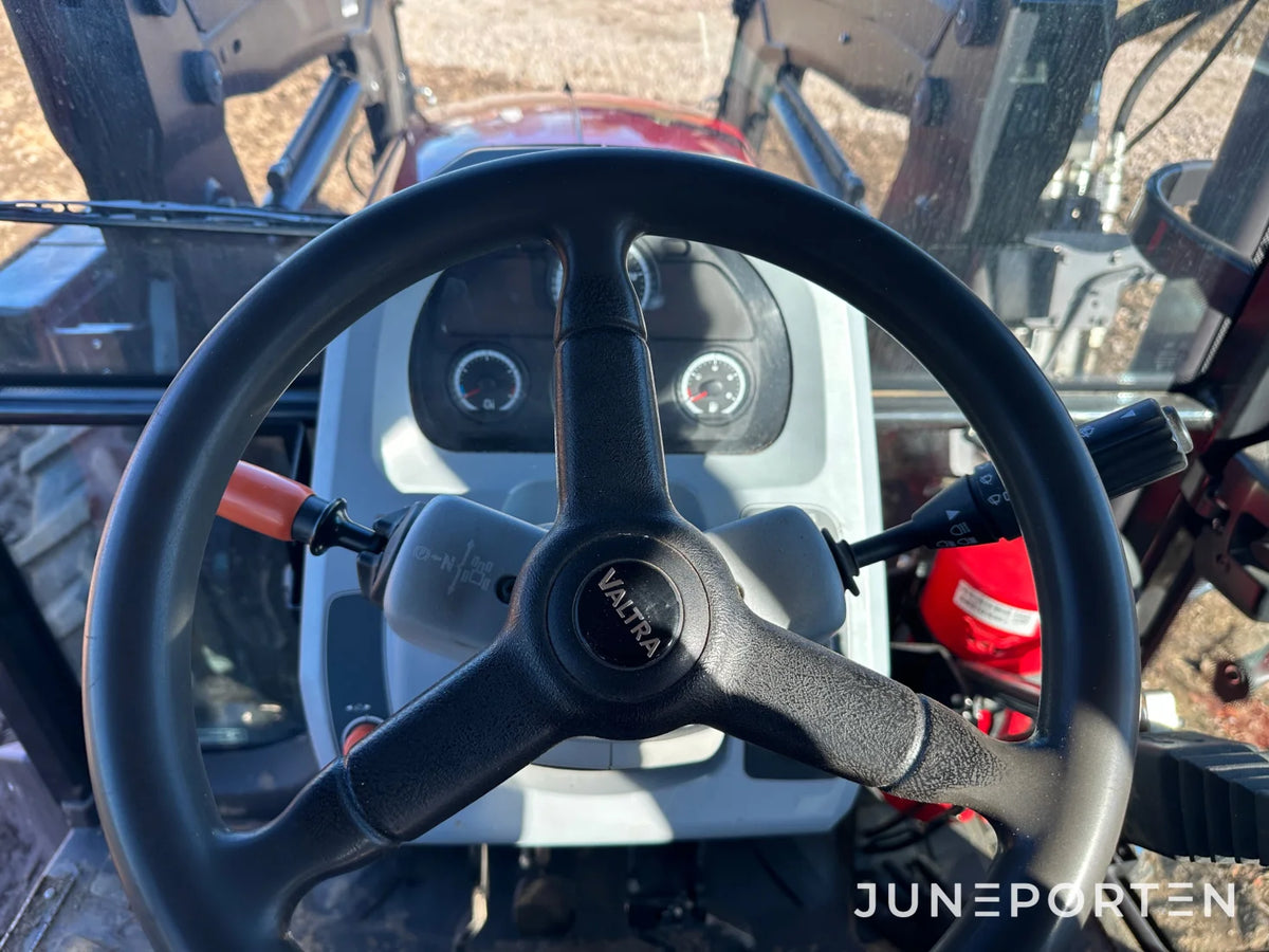 Valtra A 134 med lastare