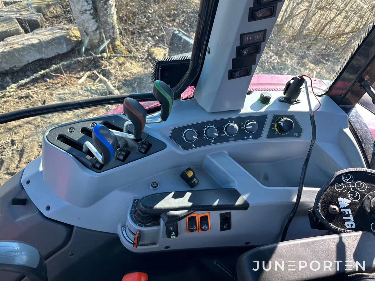 Valtra A 134 med lastare
