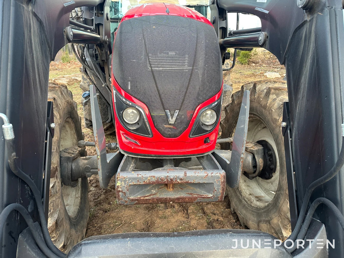 Valtra A134 med lastare