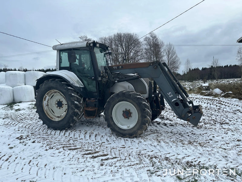 Valtra C 130 med lastare