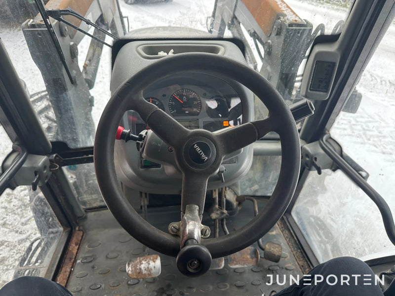 Valtra C 130 med lastare