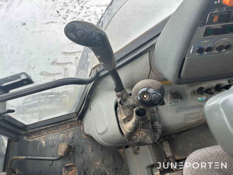 Valtra C 130 med lastare