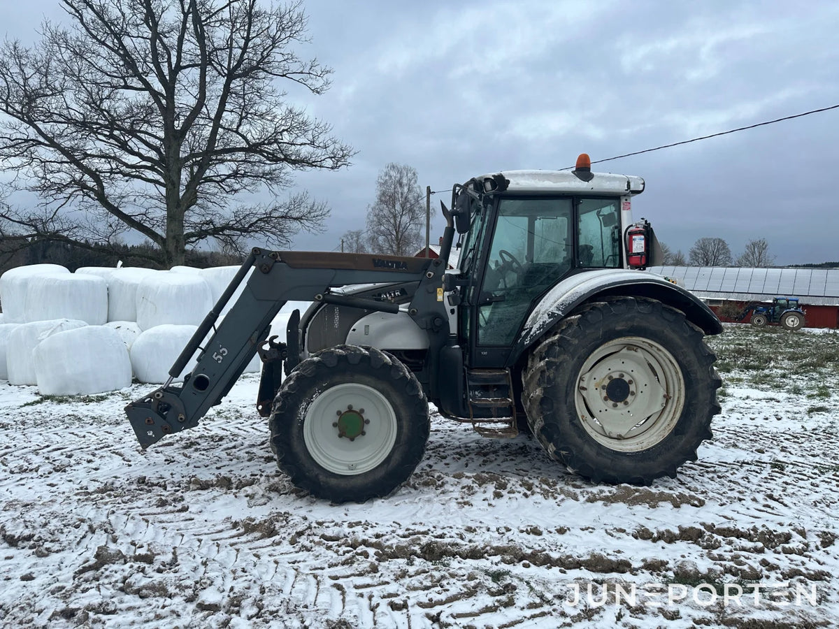 Valtra C 130 med lastare