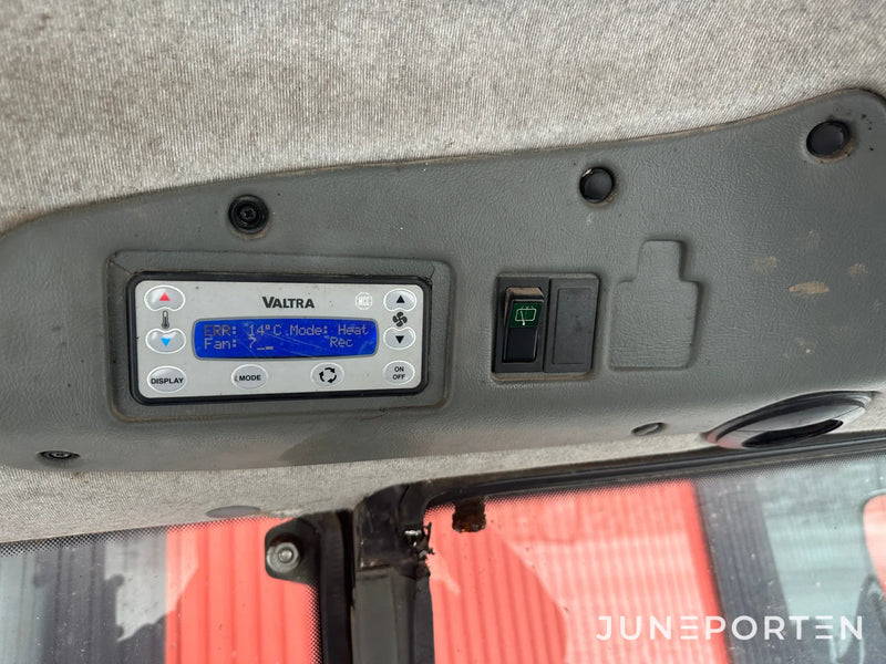 Valtra C 130 med lastare