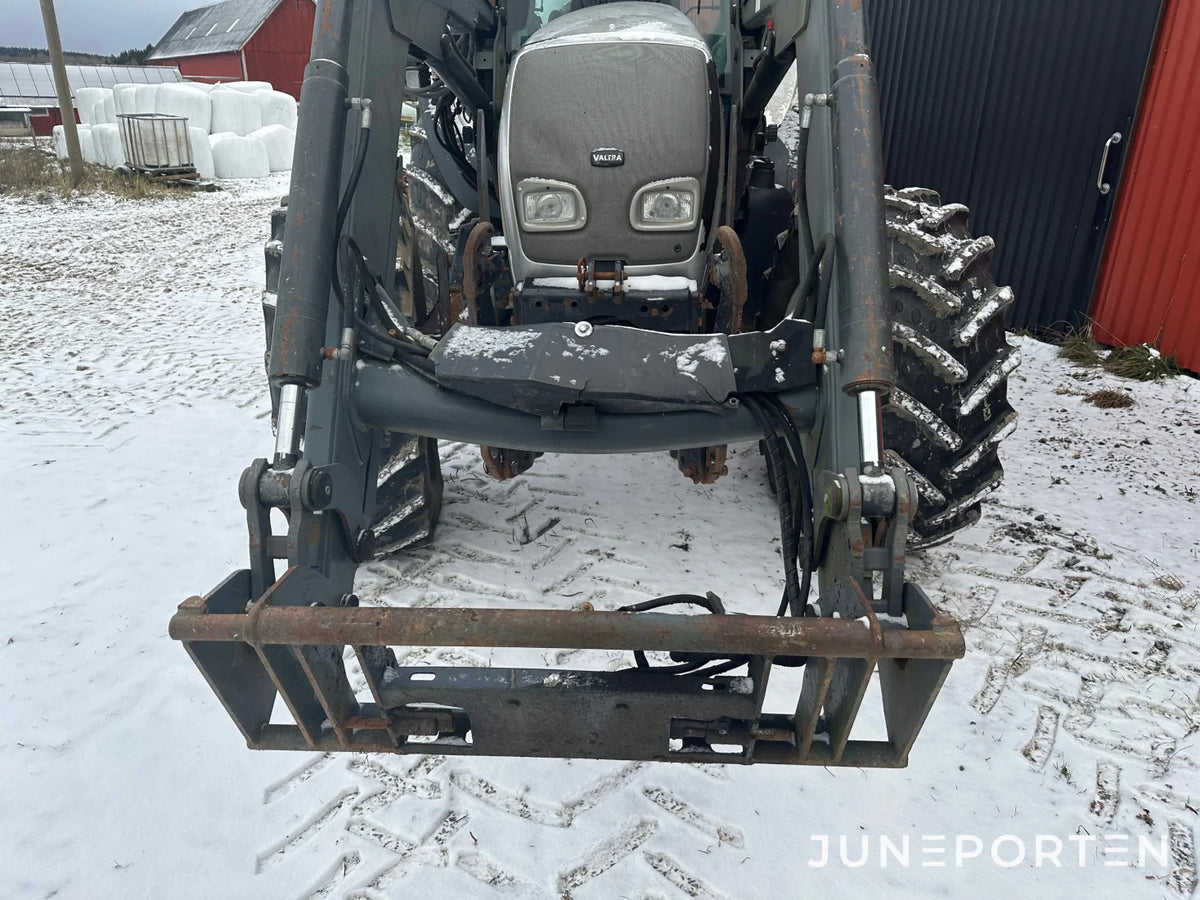 Valtra C 130 med lastare