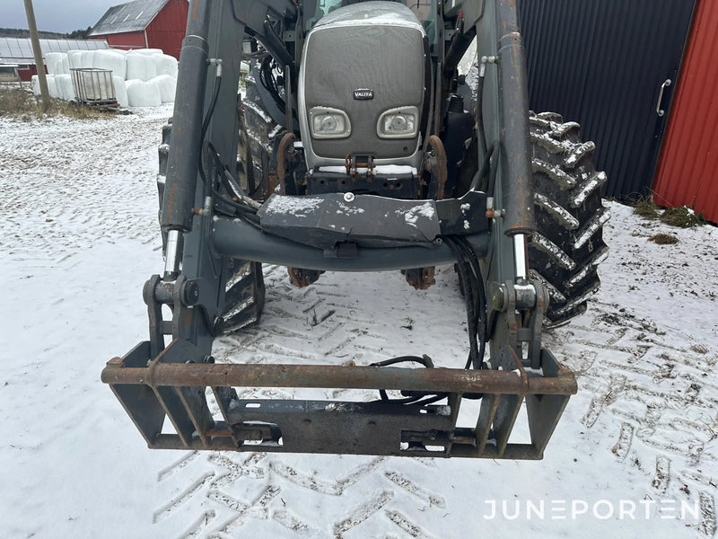 Valtra C 130 med lastare