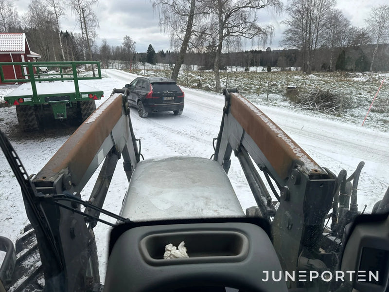 Valtra C 130 med lastare