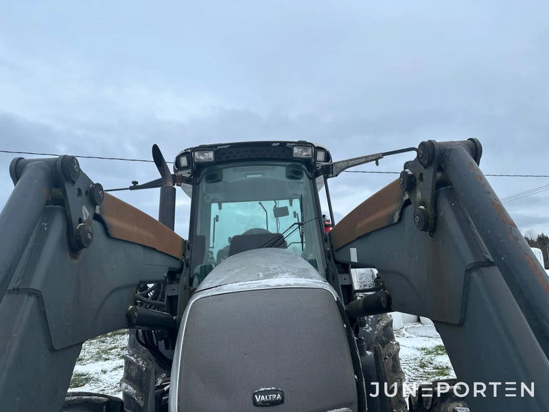 Valtra C 130 med lastare