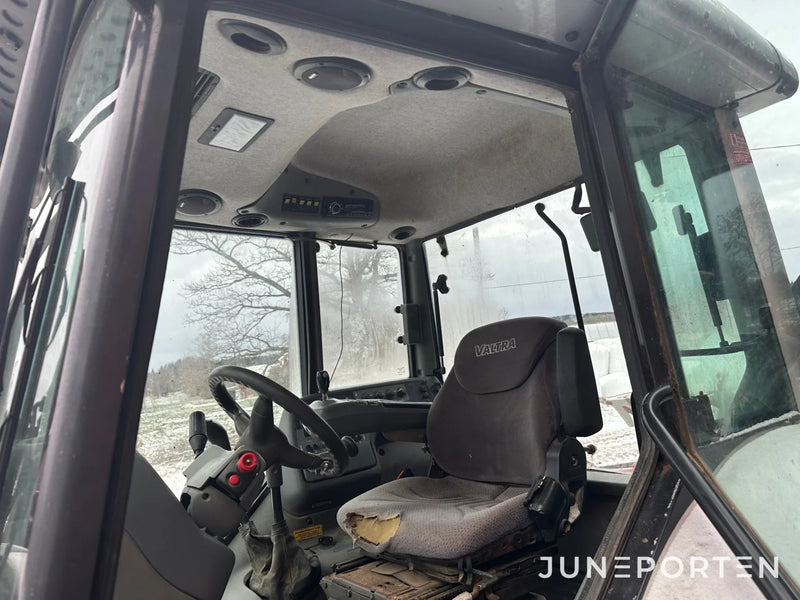 Valtra C 130 med lastare