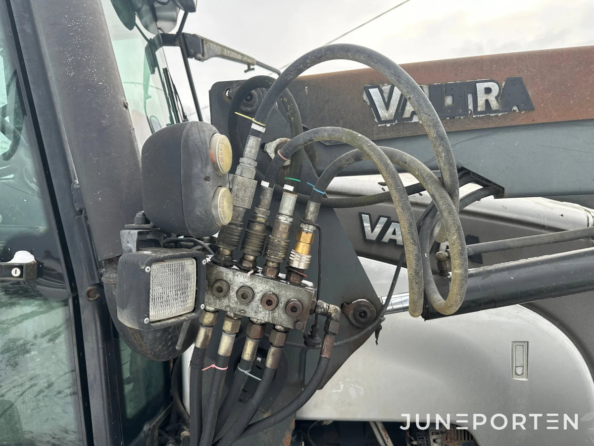 Valtra C 130 med lastare