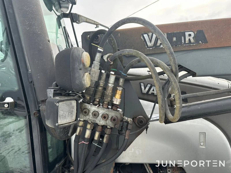 Valtra C 130 med lastare