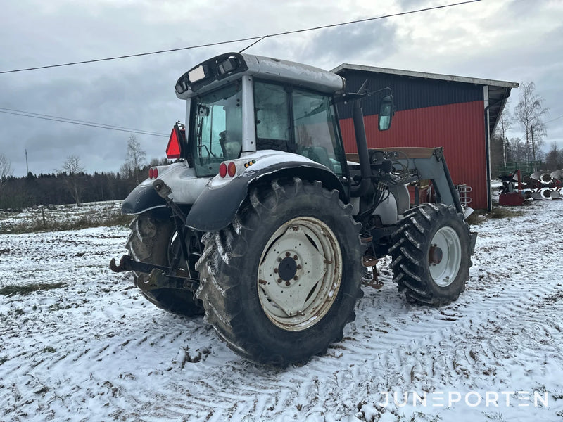 Valtra C 130 med lastare