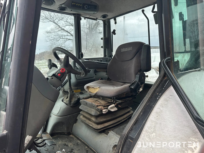 Valtra C 130 med lastare