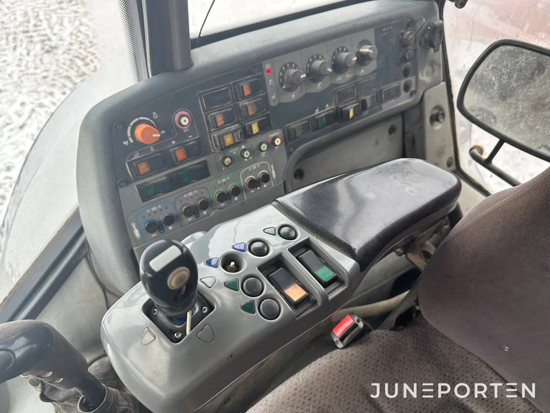 Valtra C 130 med lastare