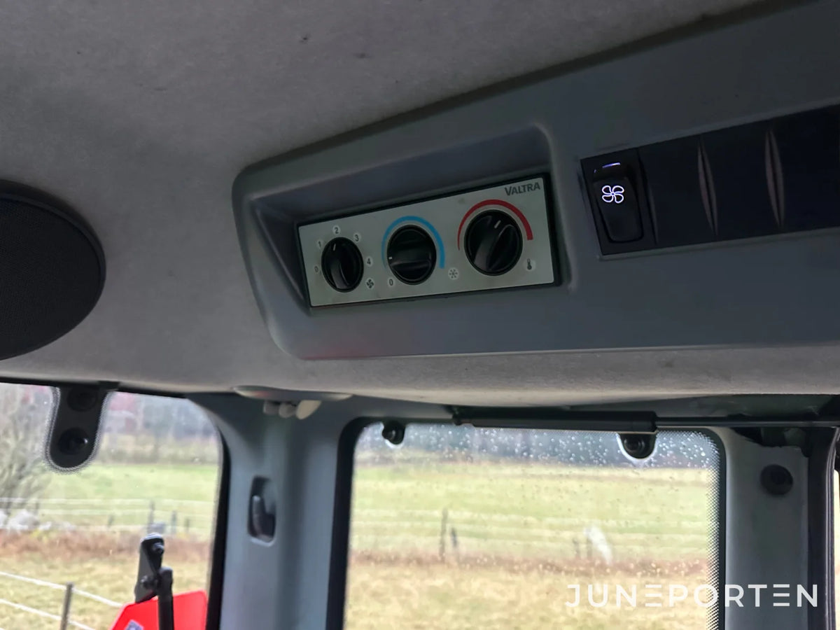 Valtra N111E med lastare