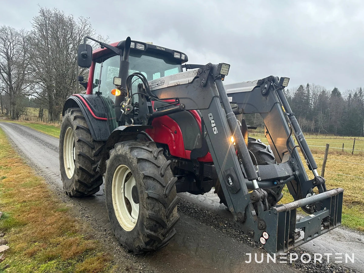 Valtra N111E med lastare