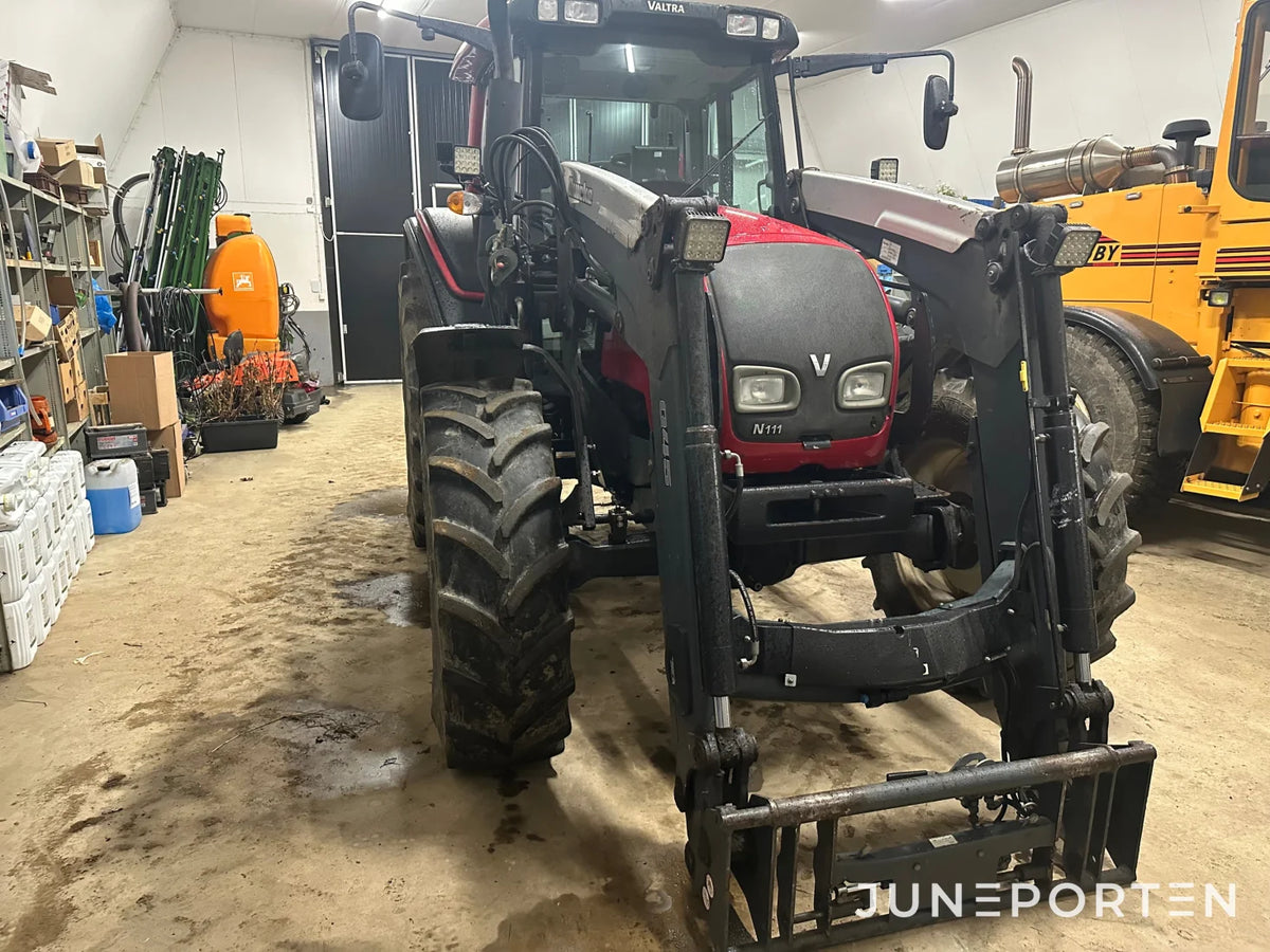 Valtra N111E med lastare