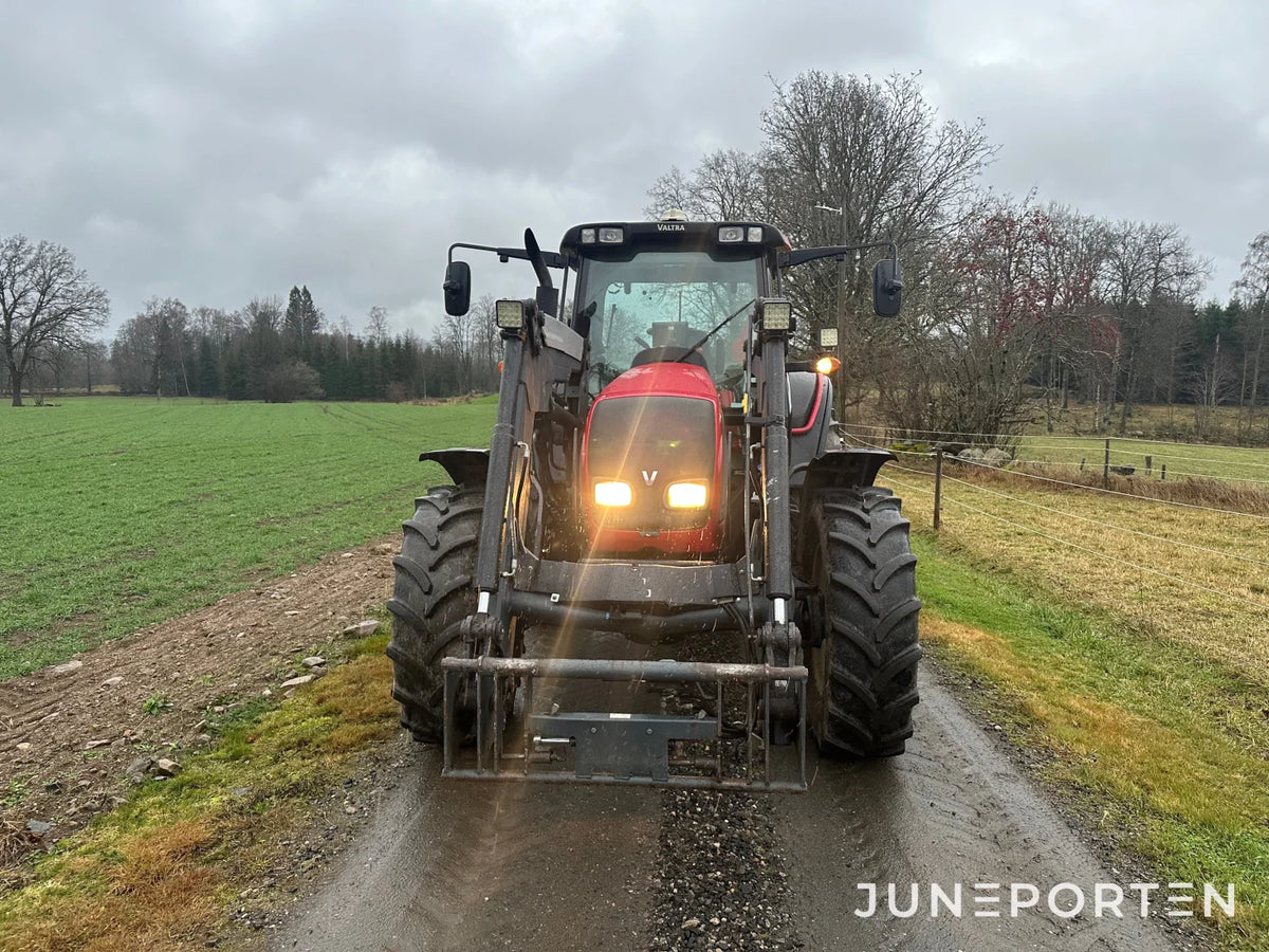 Valtra N111E med lastare