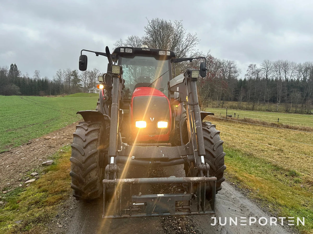 Valtra N111E med lastare