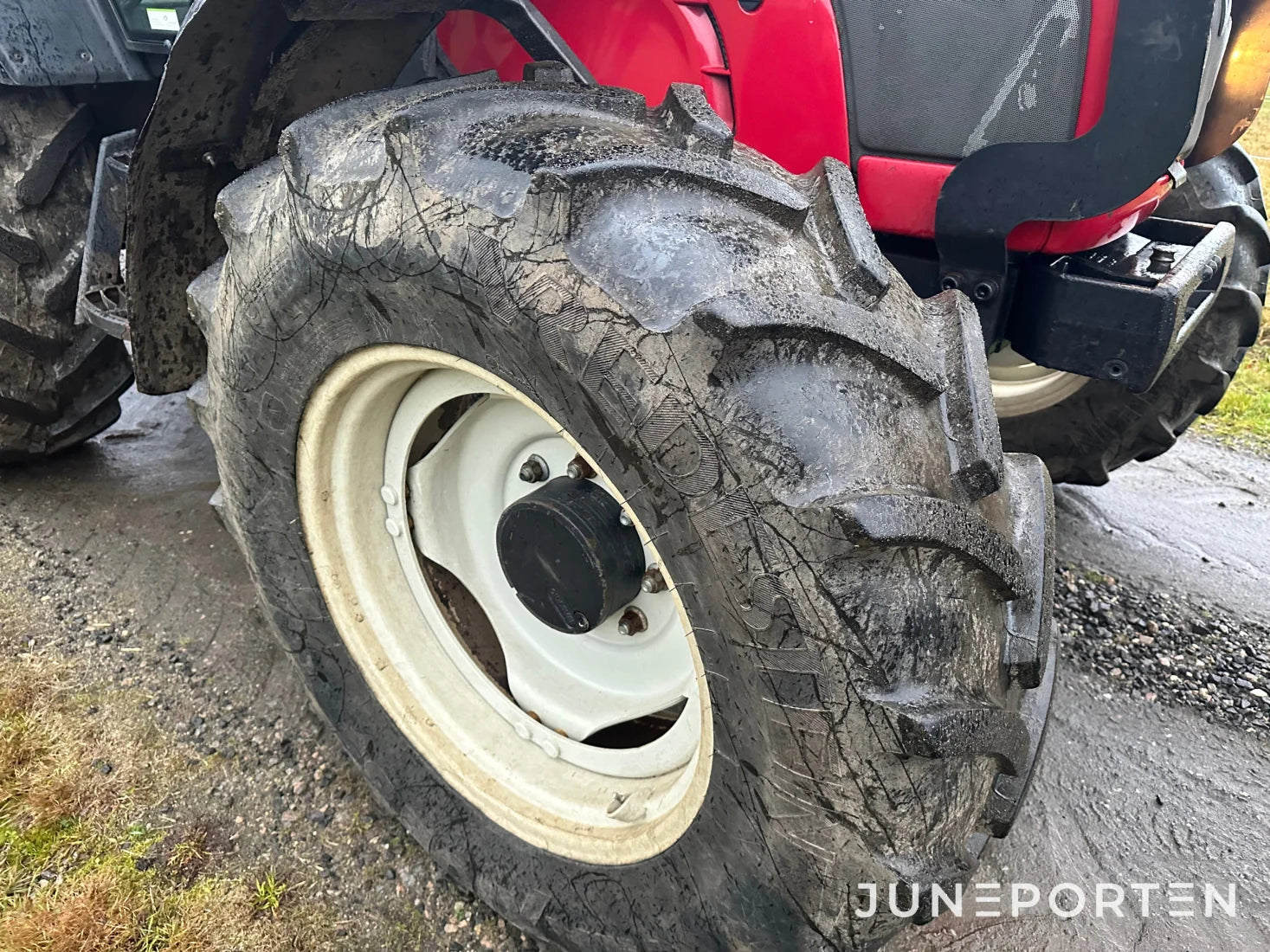 Valtra N111E med lastare