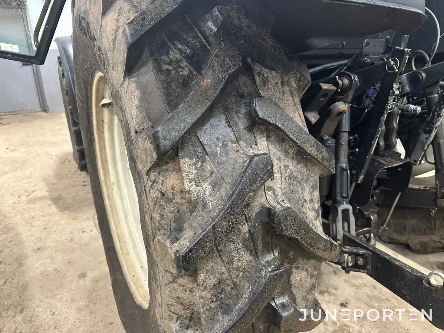 Valtra N111E med lastare
