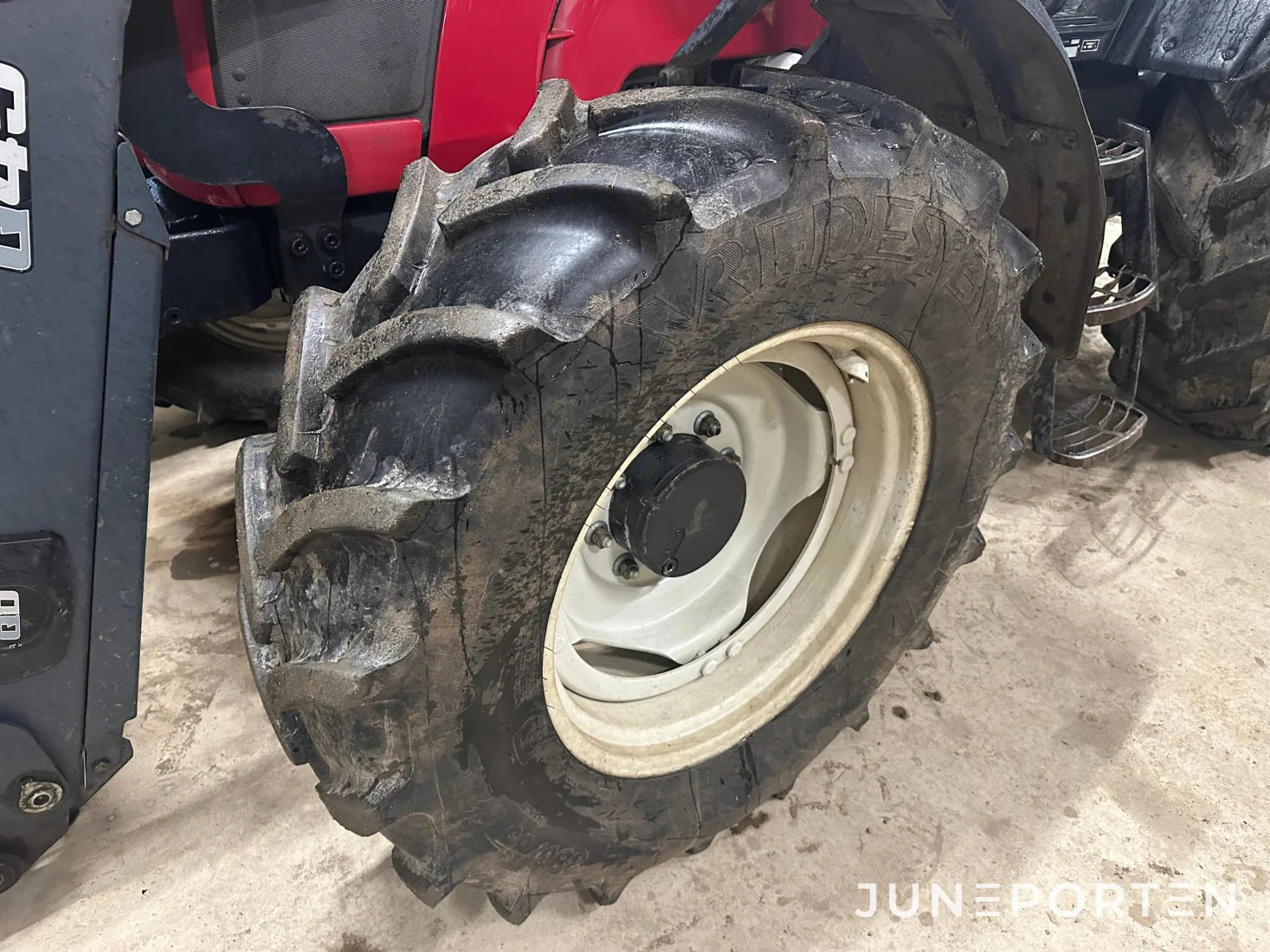 Valtra N111E med lastare