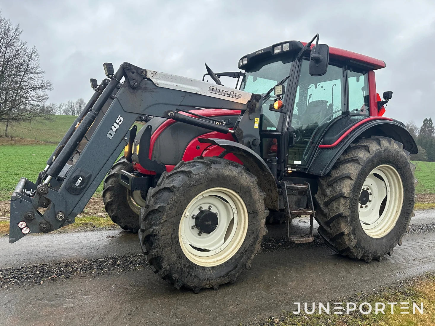 Valtra N111E med lastare