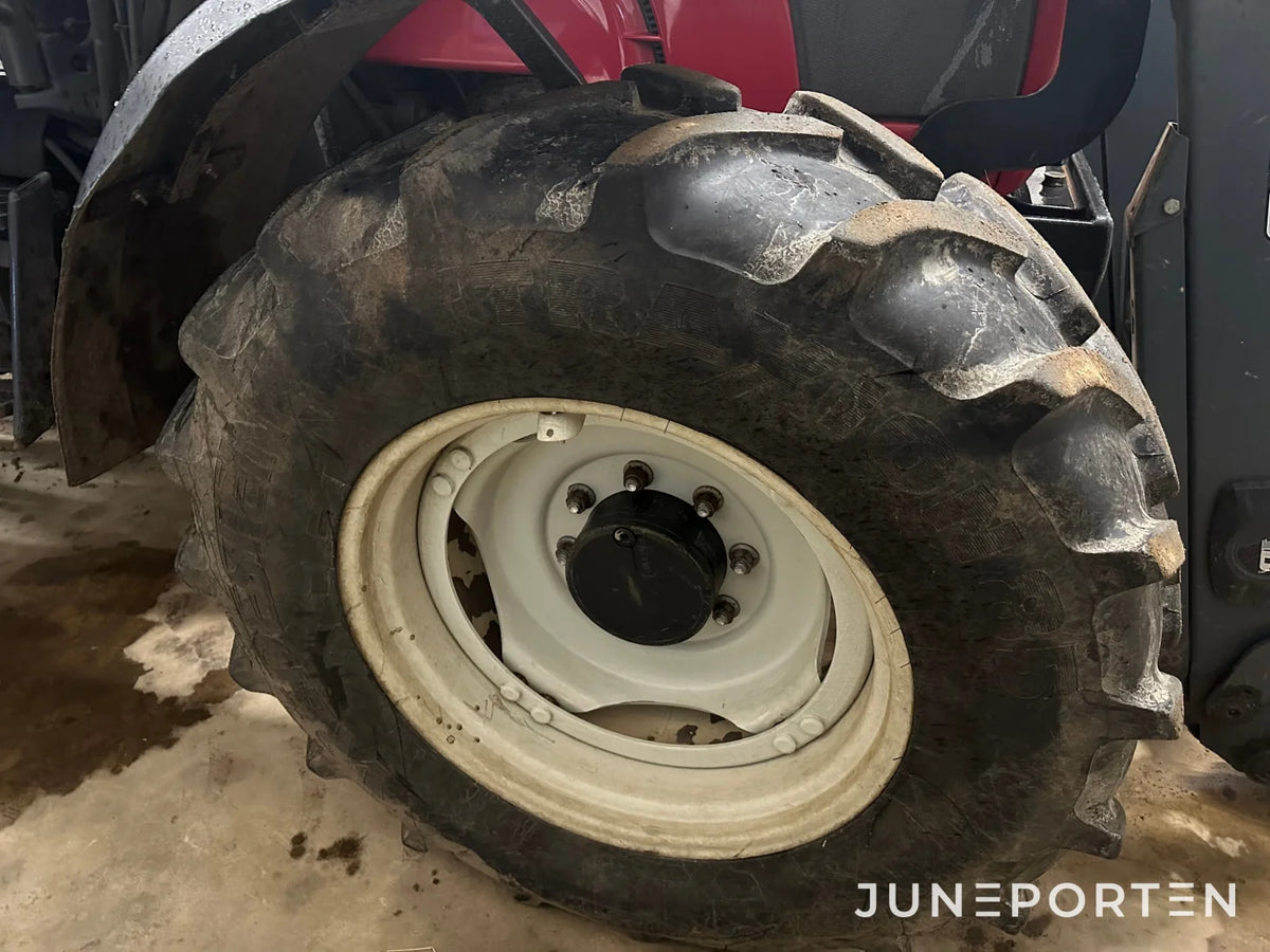Valtra N111E med lastare