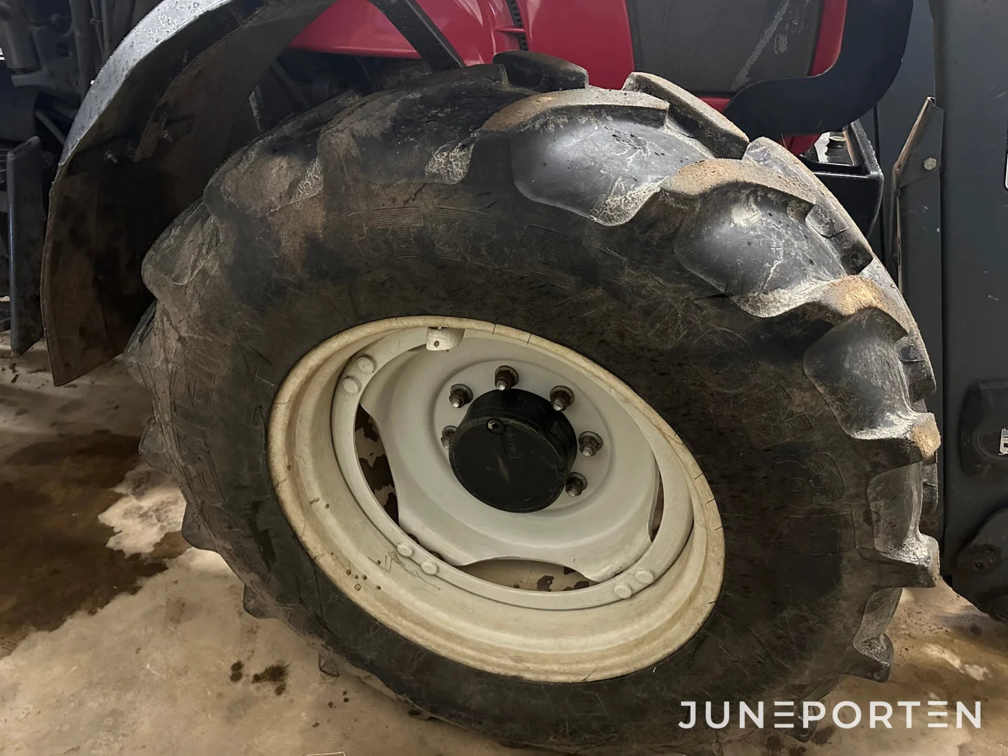 Valtra N111E med lastare