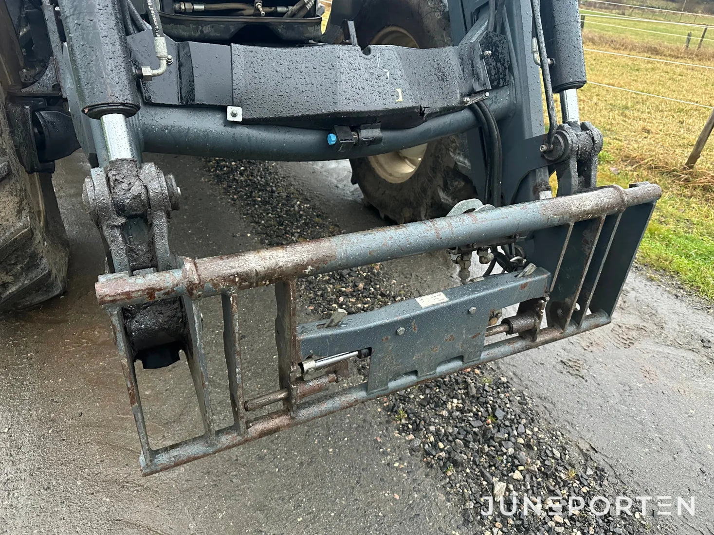 Valtra N111E med lastare