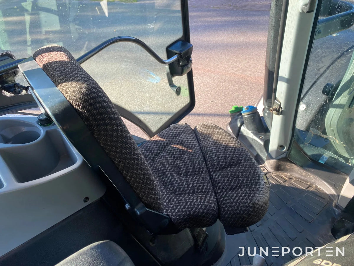 Valtra N 114 med lastare
