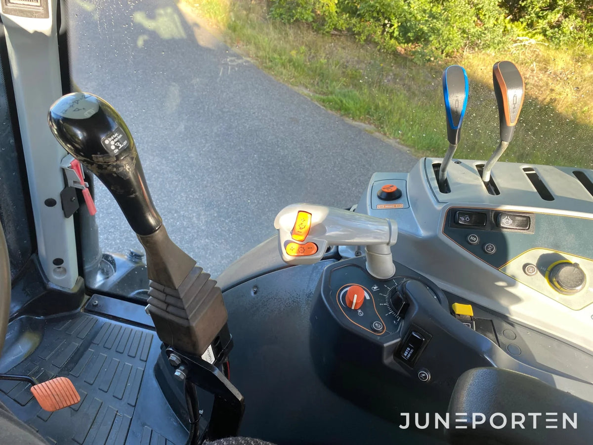 Valtra N 114 med lastare