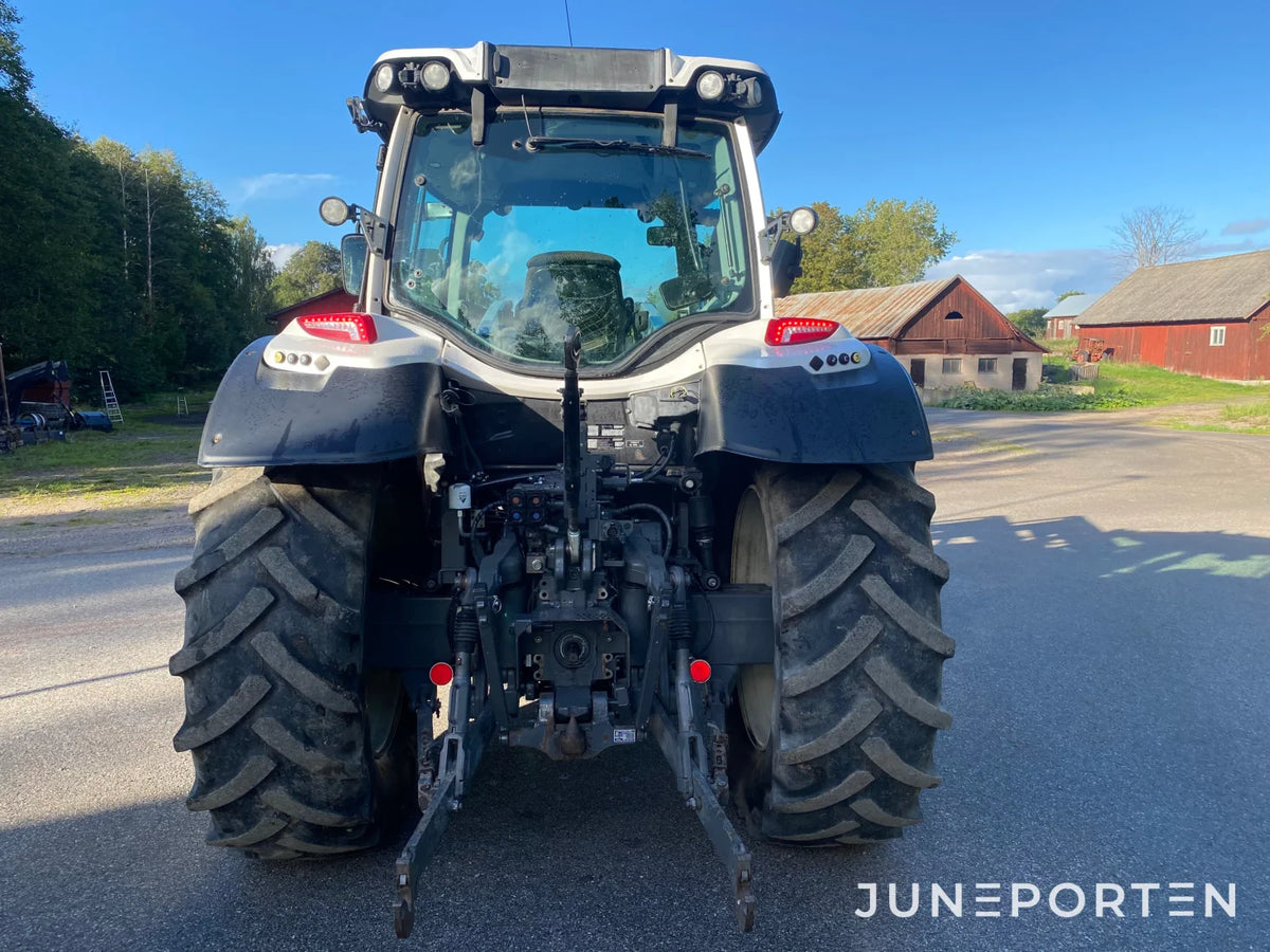 Valtra N 114 med lastare