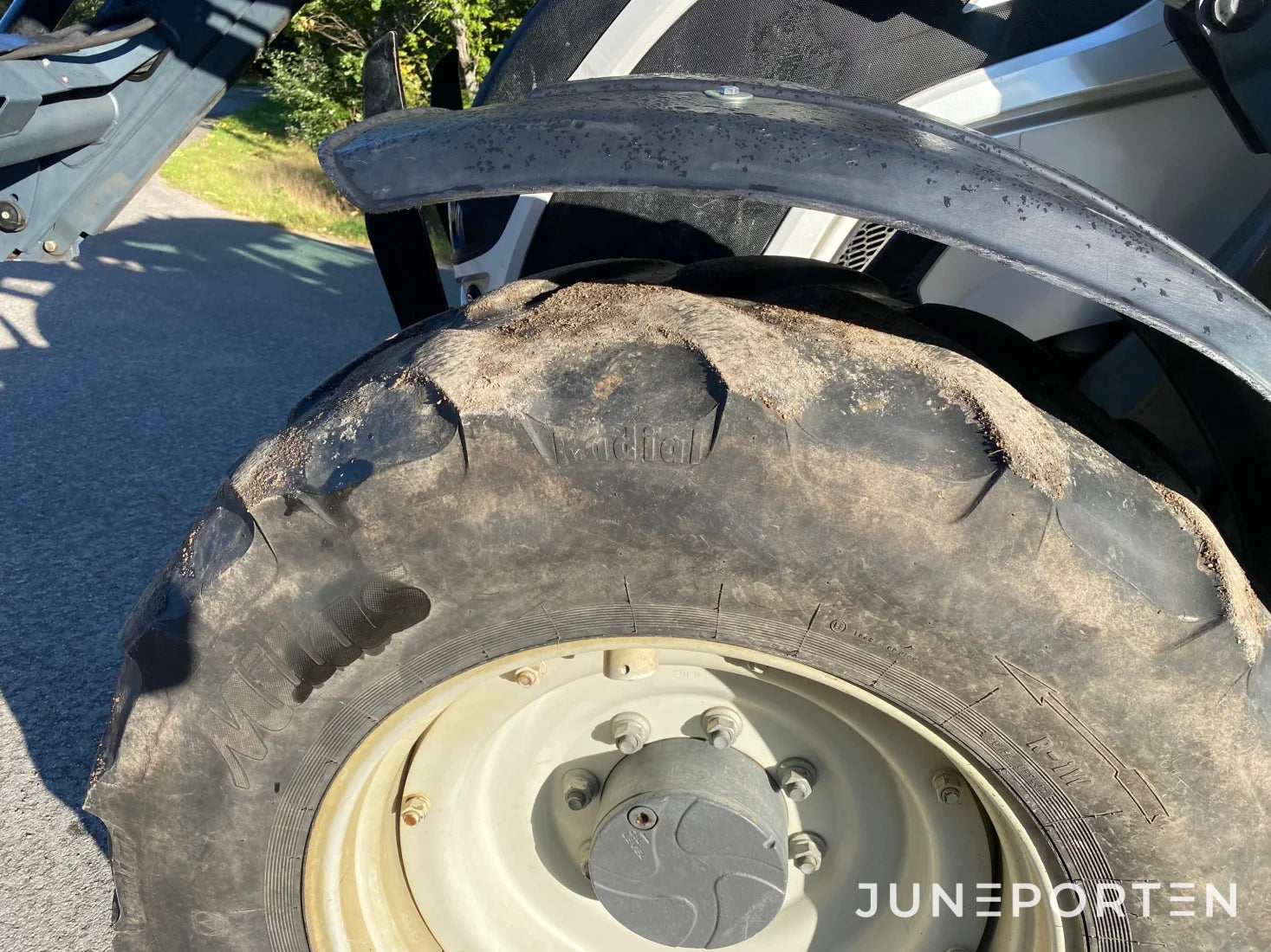 Valtra N 114 med lastare