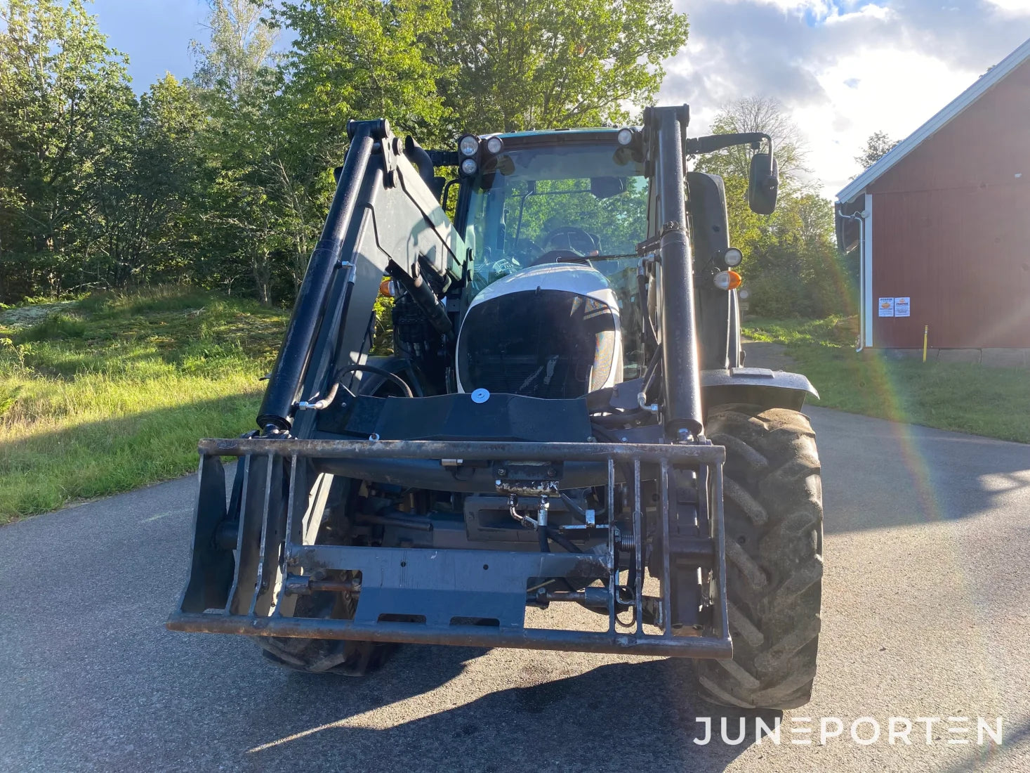Valtra N 114 med lastare