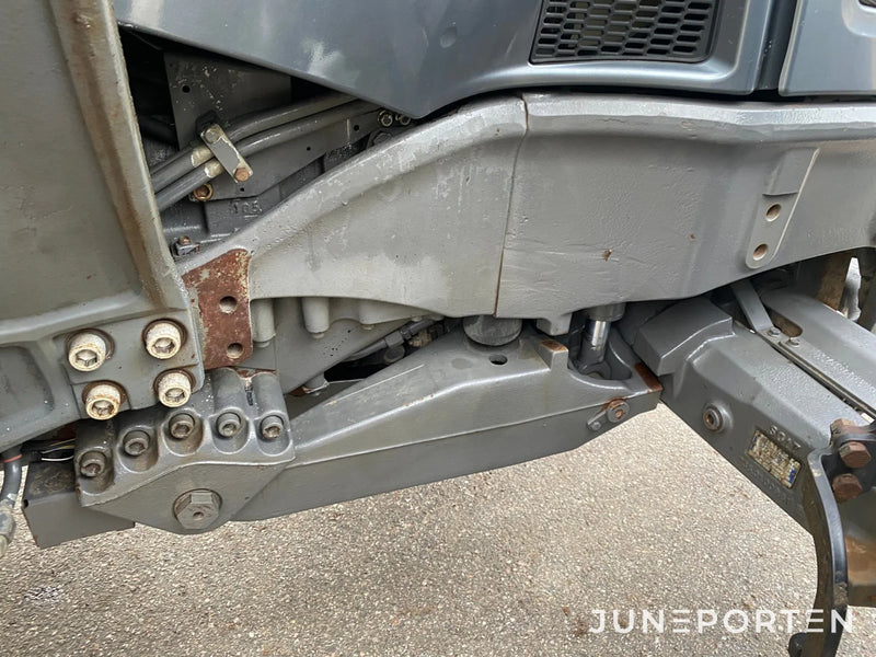 Valtra N113 med frontlastare och frontlyft