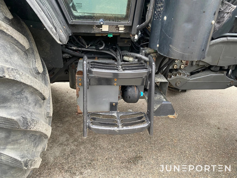 Valtra N113 med frontlastare och frontlyft