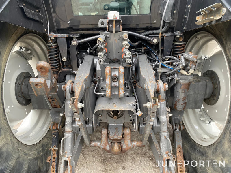 Valtra N113 med frontlastare och frontlyft